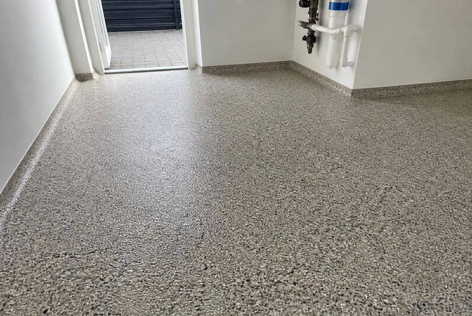 Matte gietvloer in de woonkamer