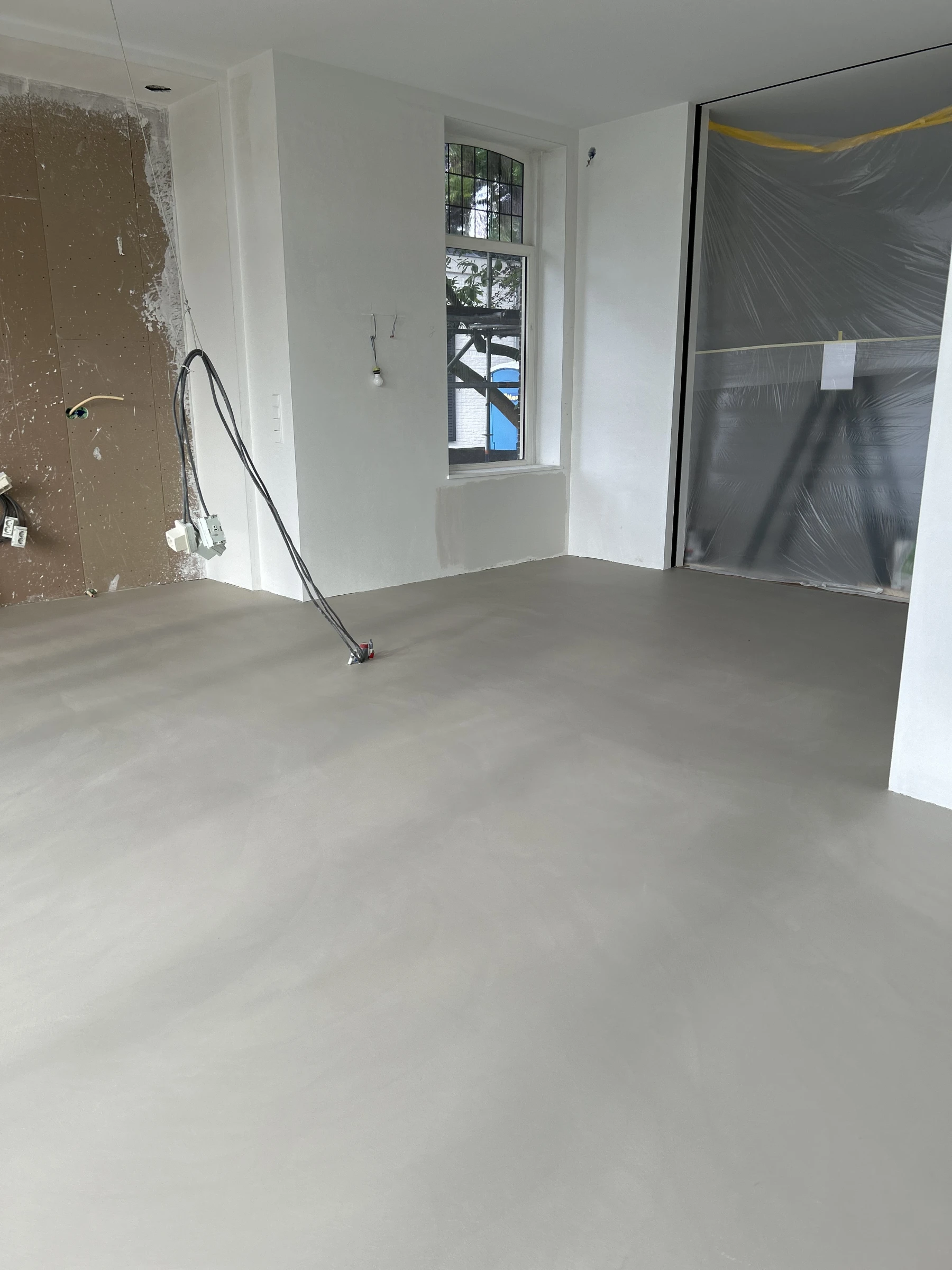 Warm taupe in de badkamer